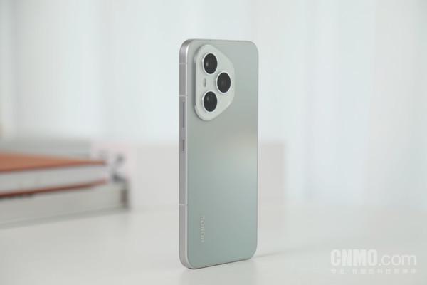 耀最强数字系列 真实就是力量荣耀400 Pro体验：荣(图5)