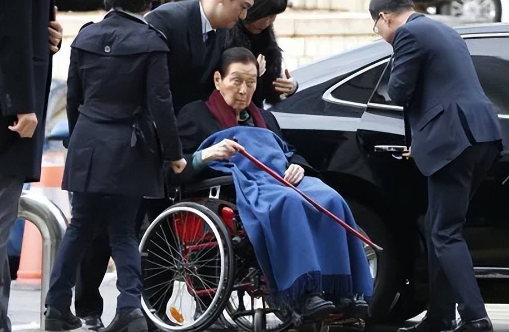 闻乐天家族没落得有理有据攀附日本发家深陷各类丑(图14) 闻乐天家族没落得有理有据攀附日本发家深陷各类丑(图14)